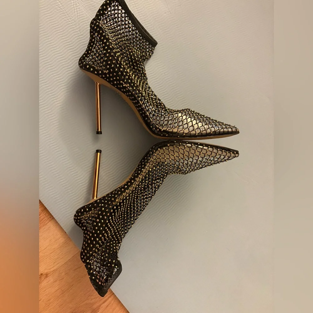 Vince Camuto Kiskia Fishnet black point toe ankle boots Sz8 worn once MSRP: $195 - Picture 6 of 11